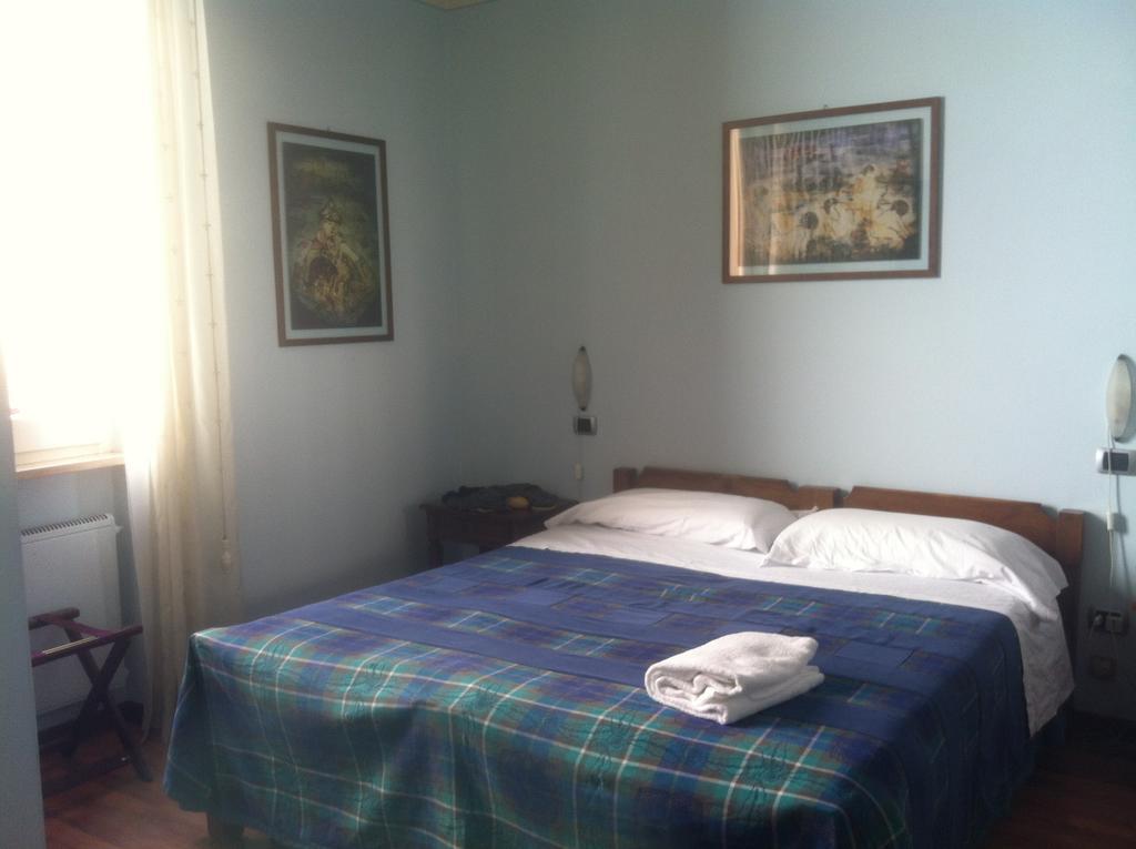 Hotel Charleston Сполето Екстер'єр фото