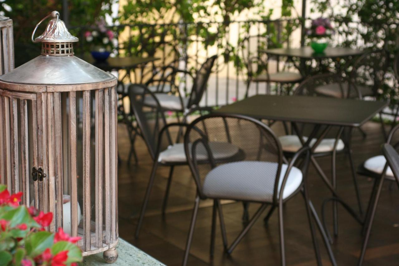 Hotel Charleston Сполето Екстер'єр фото